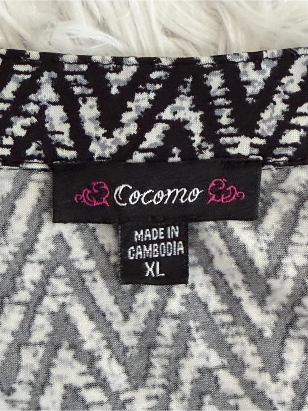 Cocomo Womens Chevron Print Top Size XL Black Gray Office Casual Stretch - Picture 3 of 8